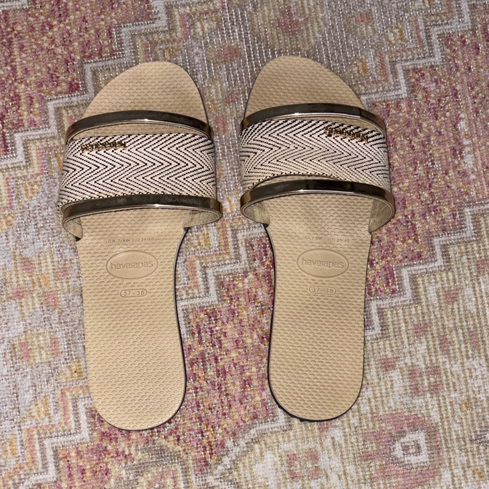 Havaianas Women’s Beige and Gold Slide Sandals Size 37-38